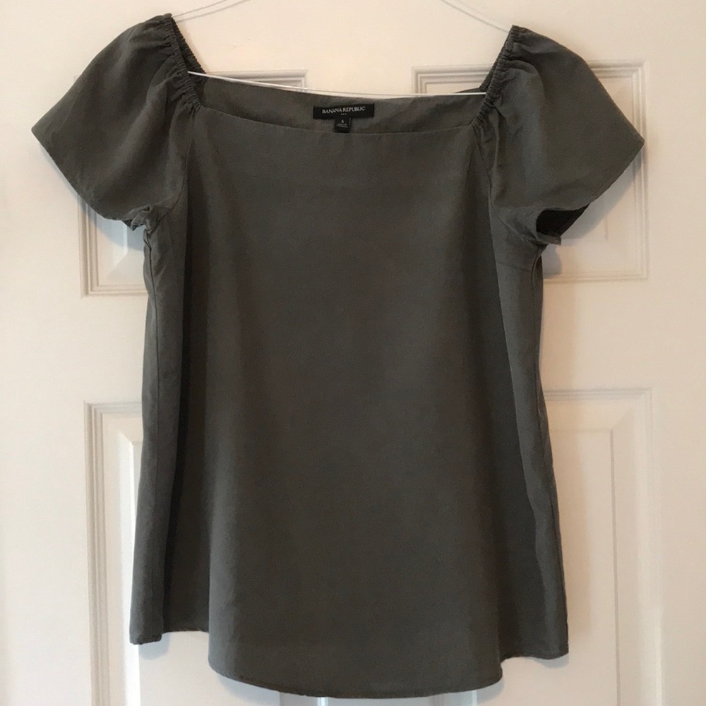 Army green short sleeve top